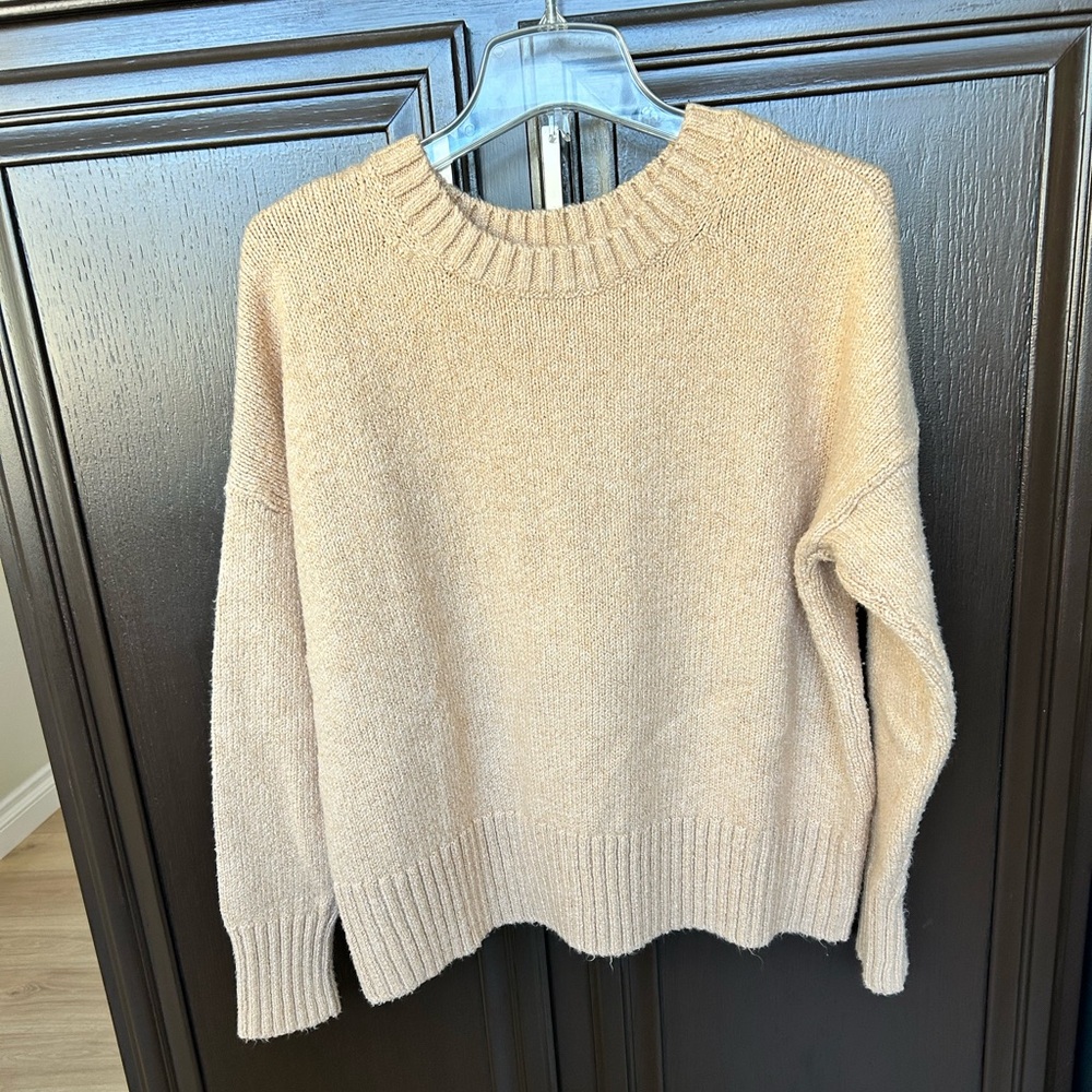Lands’ End soft gold/tan sweater Size Large